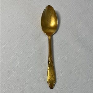 Queen Elizabeth visits Canada 1959. Queen’s plate. Gold plated. Gold Spoon